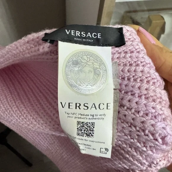 versace scarf - Picture 3 of 3